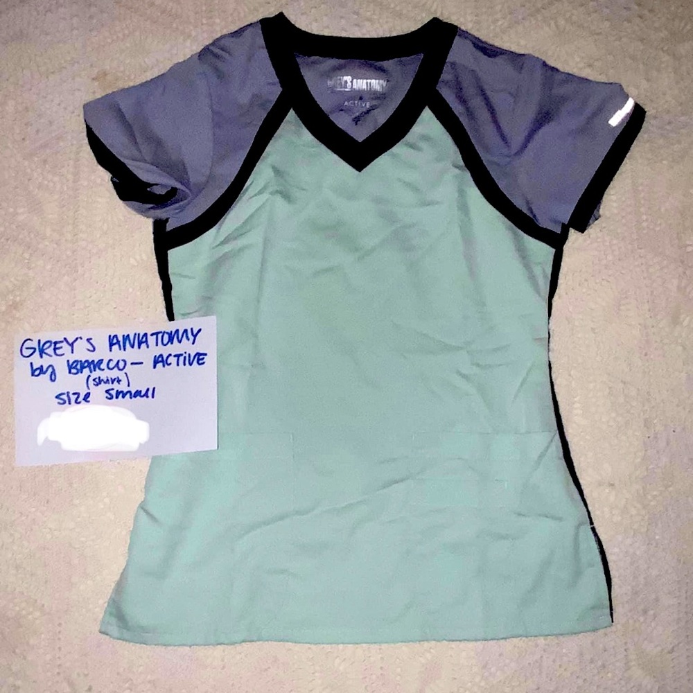 Barco Grey’s Anatomy Women’s Scrub Top. Mint and light gray color.